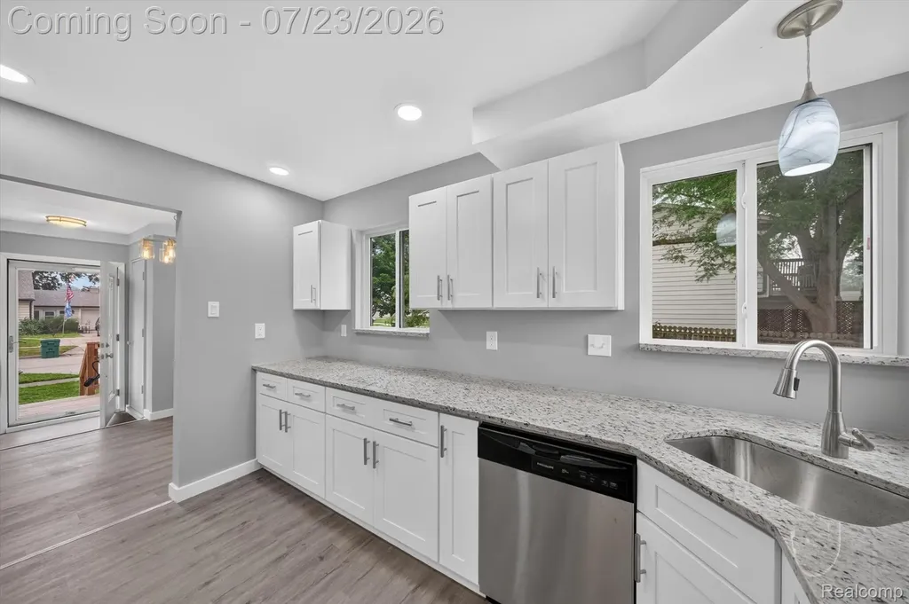29527 James Street Garden City City MI 48135
