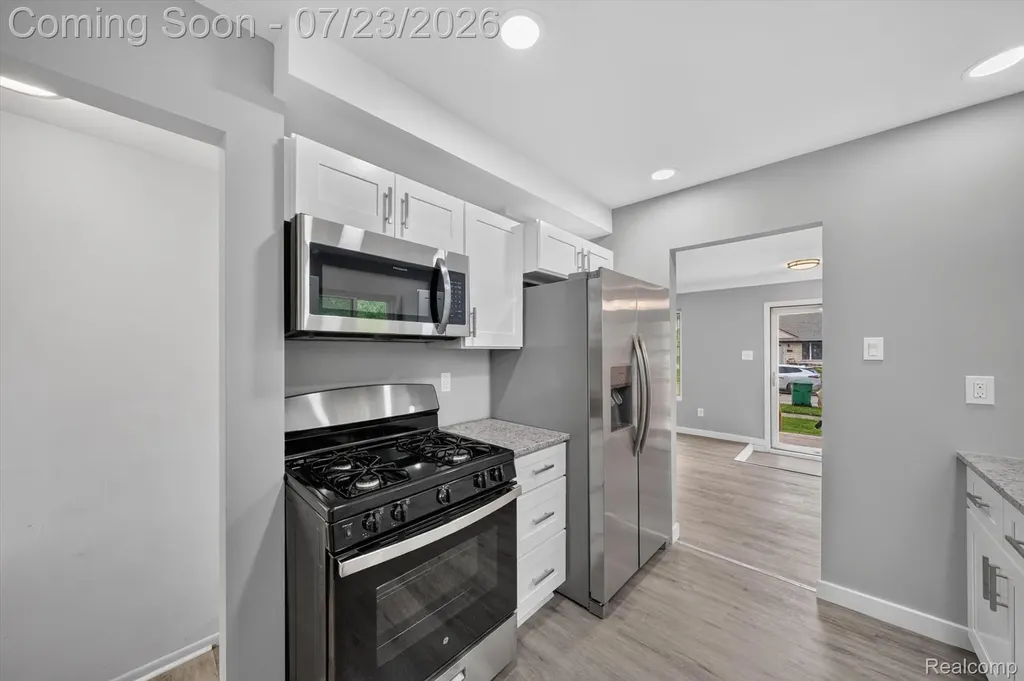 29527 James Street Garden City City MI 48135