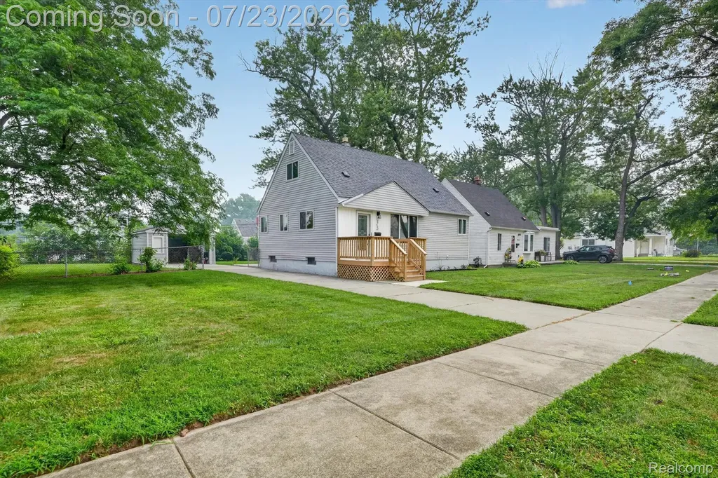 29527 James Street Garden City City MI 48135