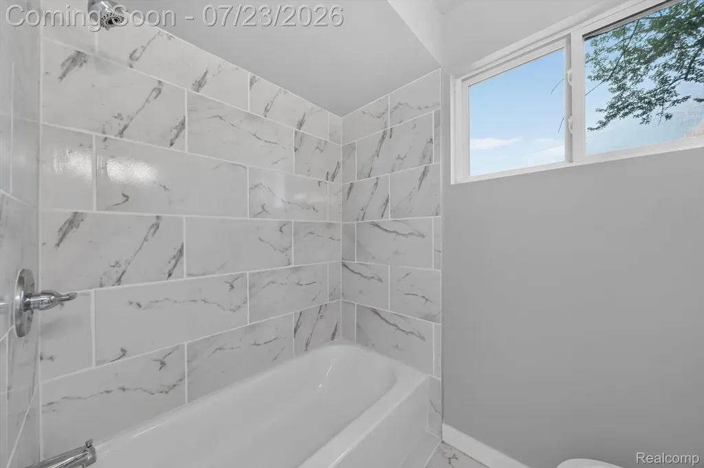 29527 James Street Garden City City MI 48135