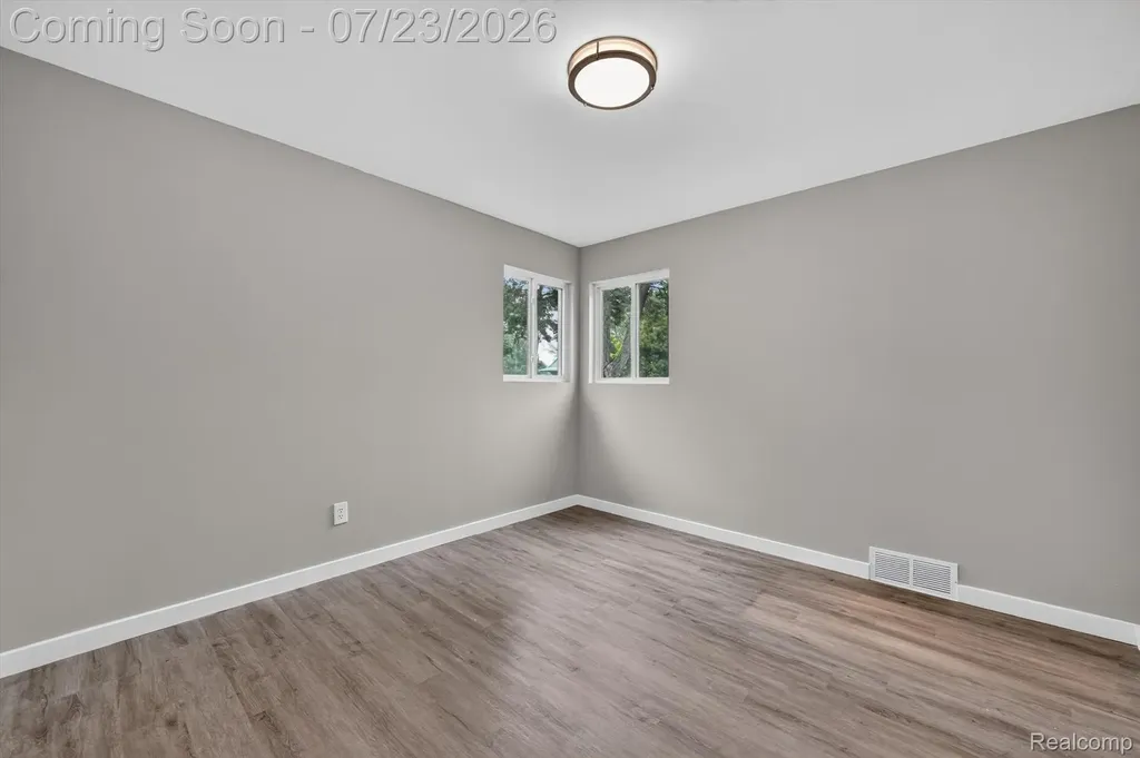 29527 James Street Garden City City MI 48135