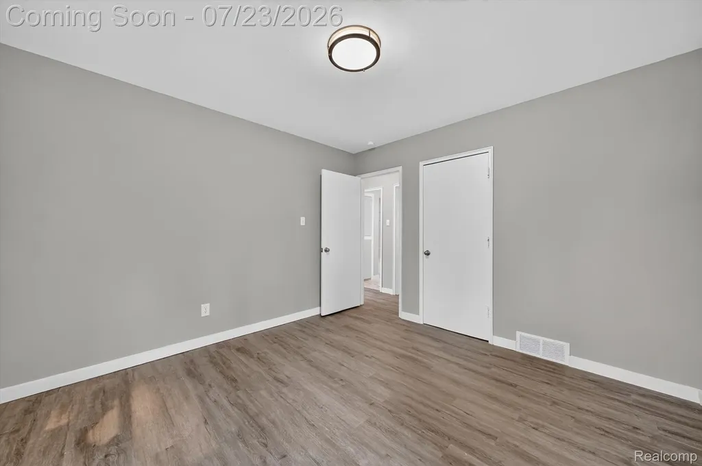 29527 James Street Garden City City MI 48135