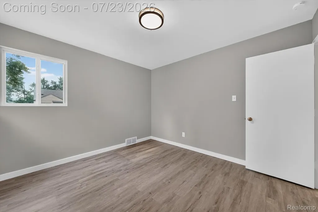 29527 James Street Garden City City MI 48135