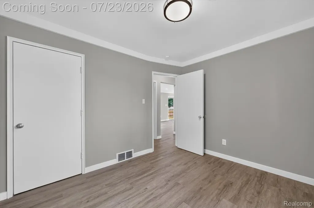 29527 James Street Garden City City MI 48135