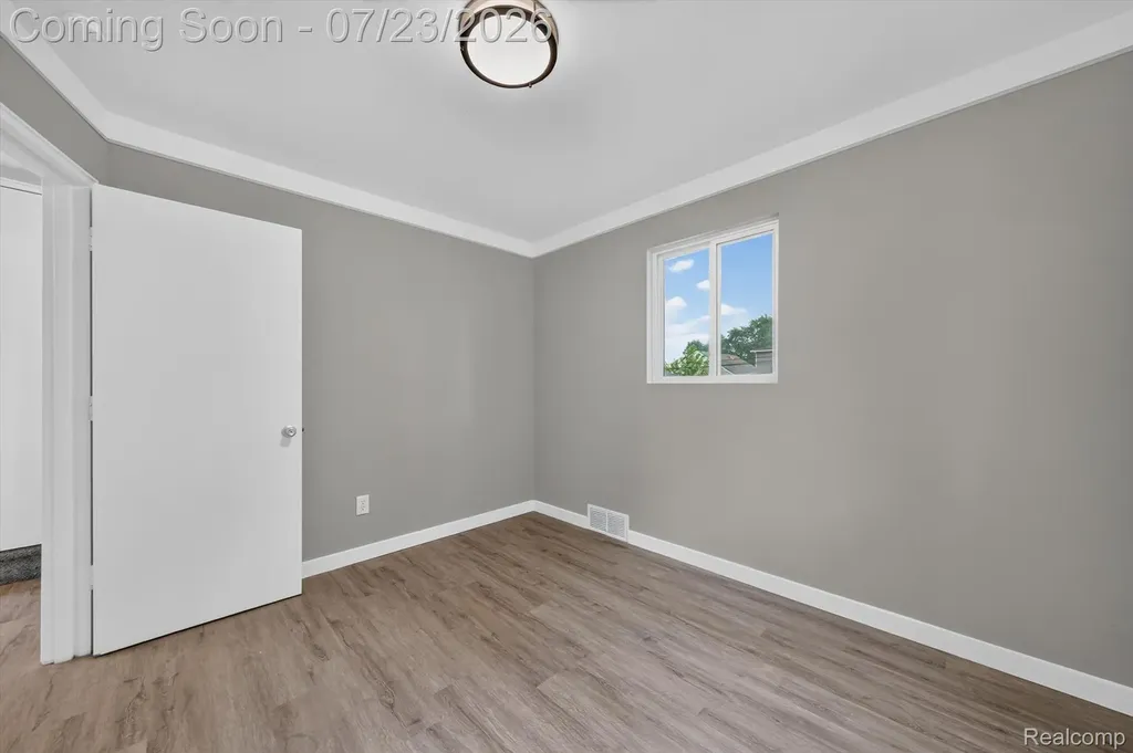 29527 James Street Garden City City MI 48135