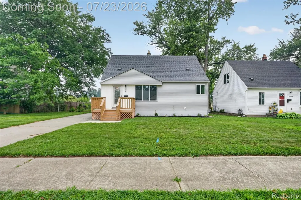 29527 James Street Garden City City MI 48135