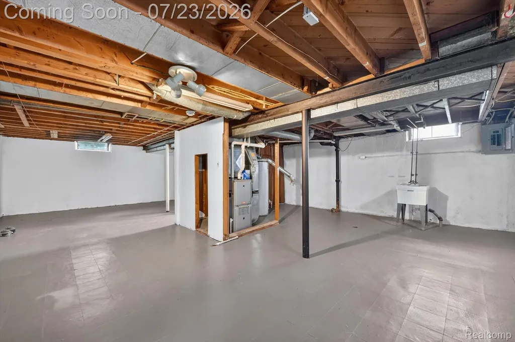 29527 James Street Garden City City MI 48135