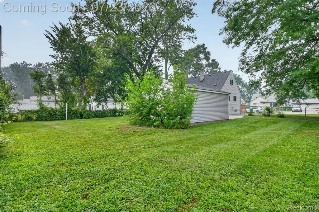 29527 James Street Garden City City MI 48135