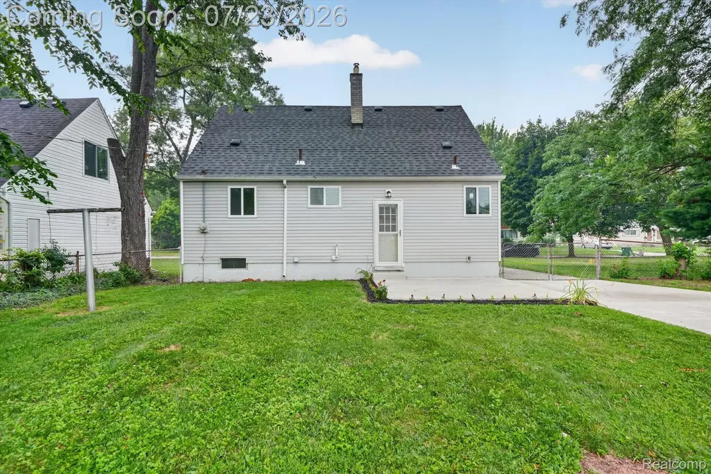 29527 James Street Garden City City MI 48135