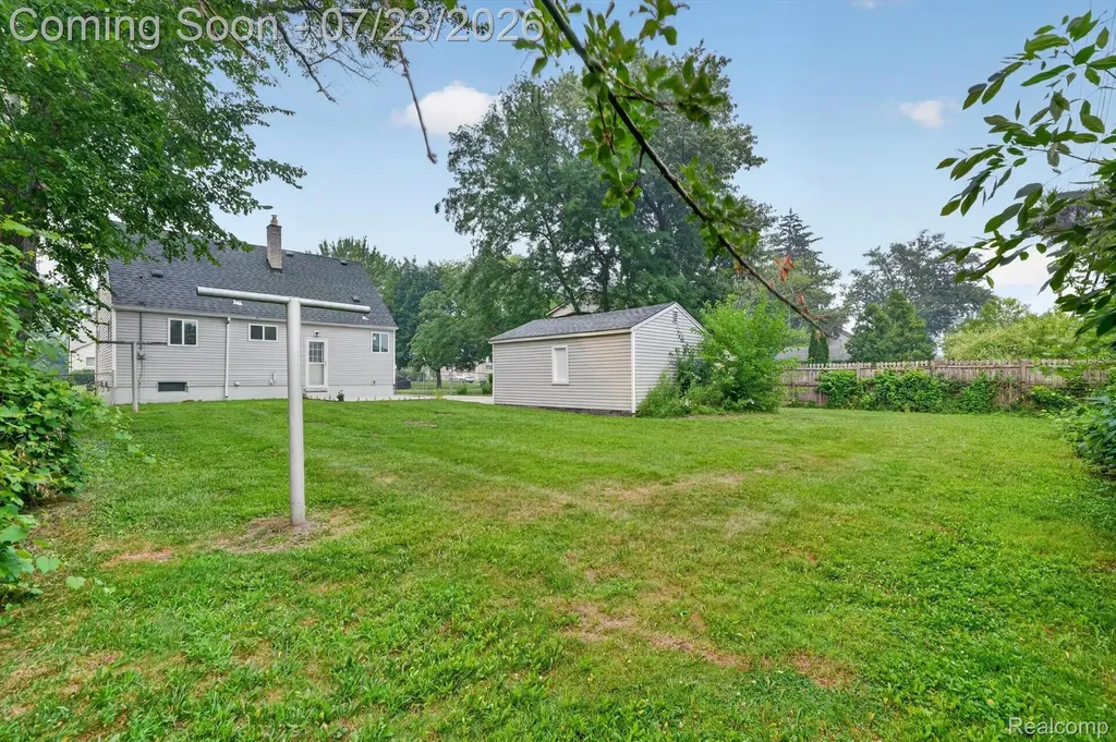 29527 James Street Garden City City MI 48135