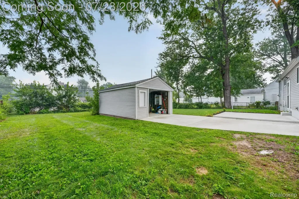29527 James Street Garden City City MI 48135