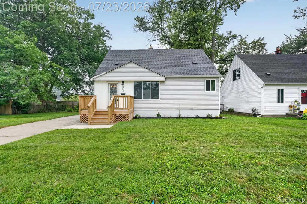 29527 James Street Garden City City MI 48135