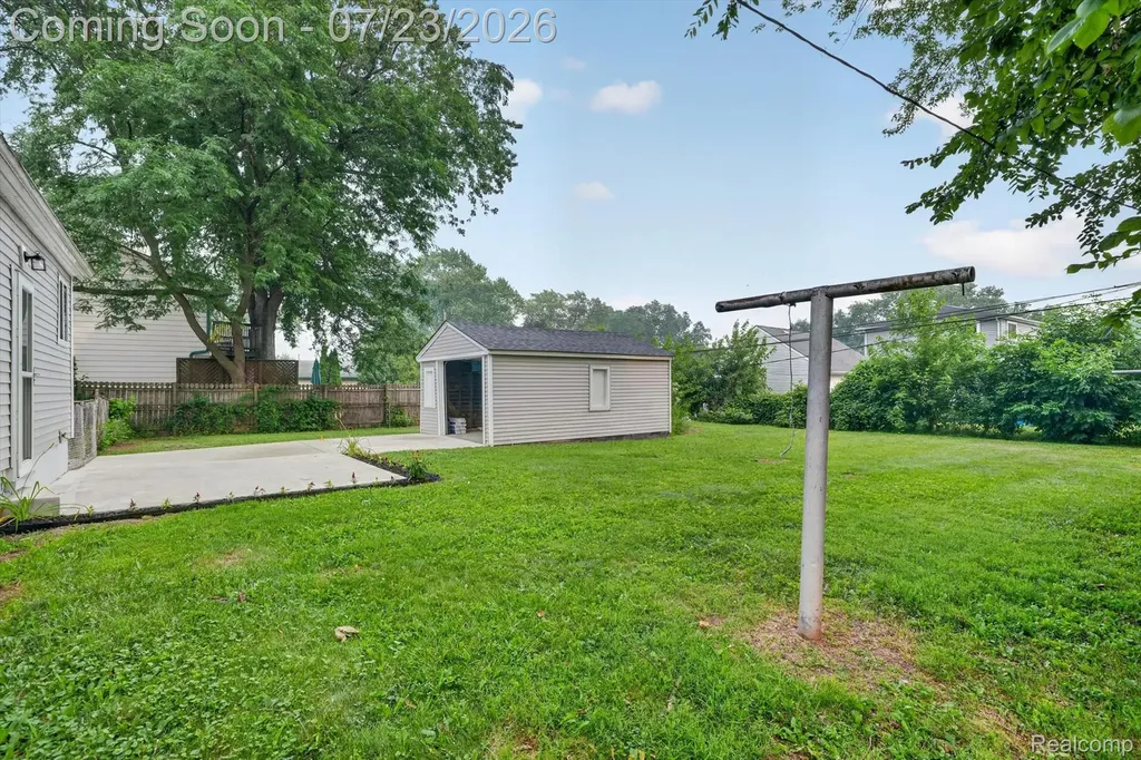 29527 James Street Garden City City MI 48135