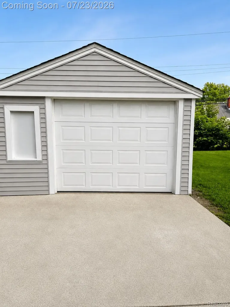 29527 James Street Garden City City MI 48135