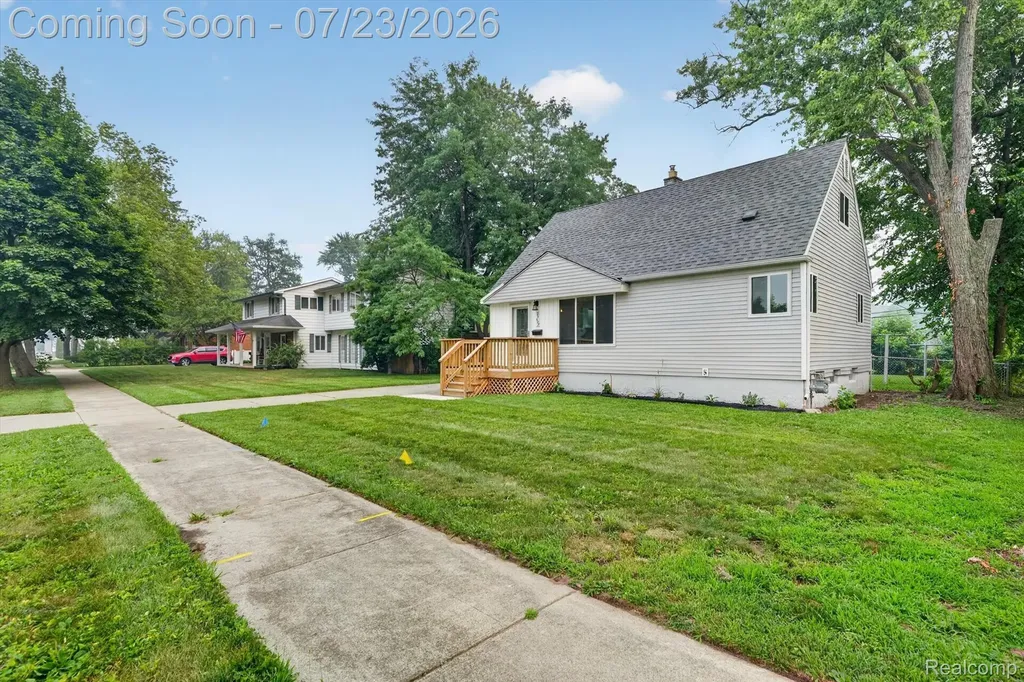 29527 James Street Garden City City MI 48135
