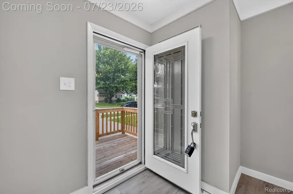 29527 James Street Garden City City MI 48135