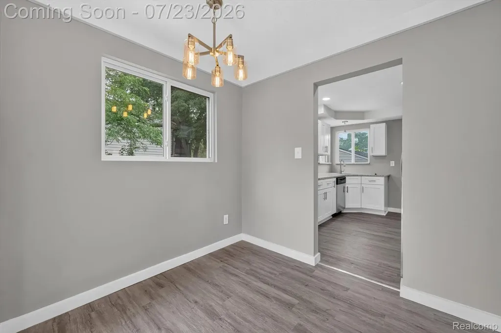 29527 James Street Garden City City MI 48135