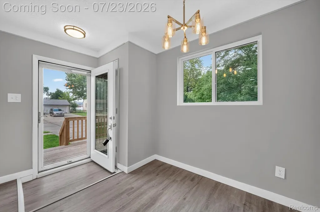 29527 James Street Garden City City MI 48135