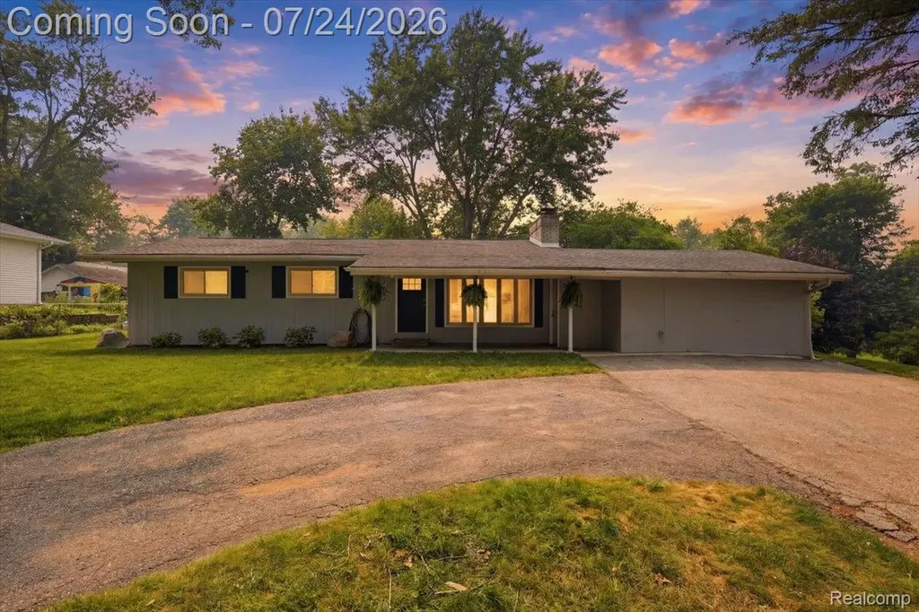 1052 Robinwood Avenue Waterford Charter Township MI 48328