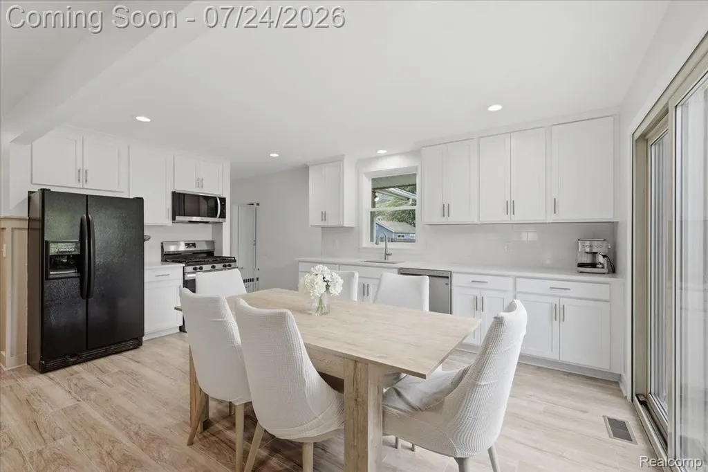 1052 Robinwood Avenue Waterford Charter Township MI 48328