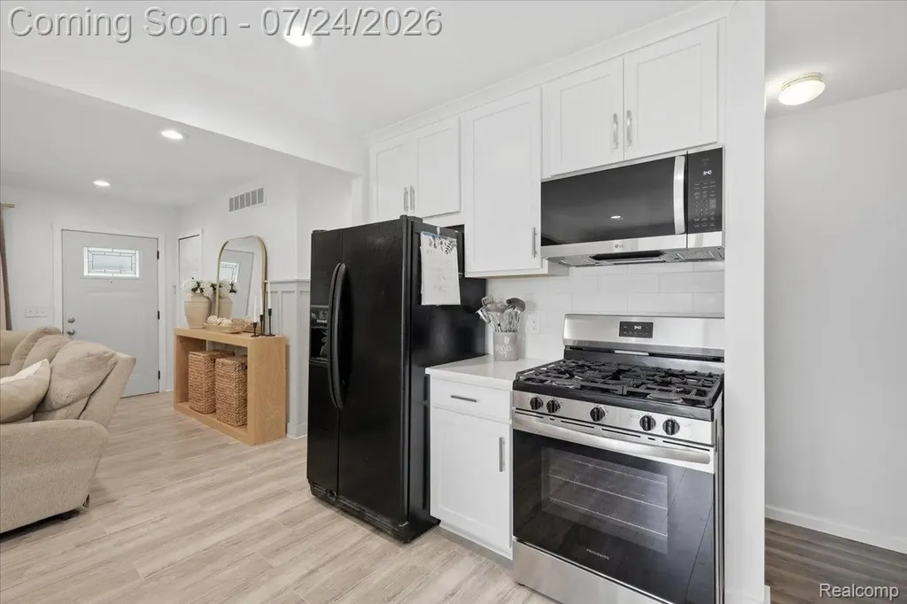 1052 Robinwood Avenue Waterford Charter Township MI 48328