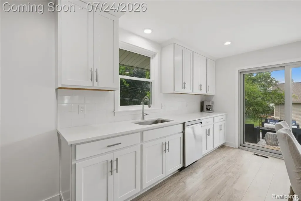 1052 Robinwood Avenue Waterford Charter Township MI 48328