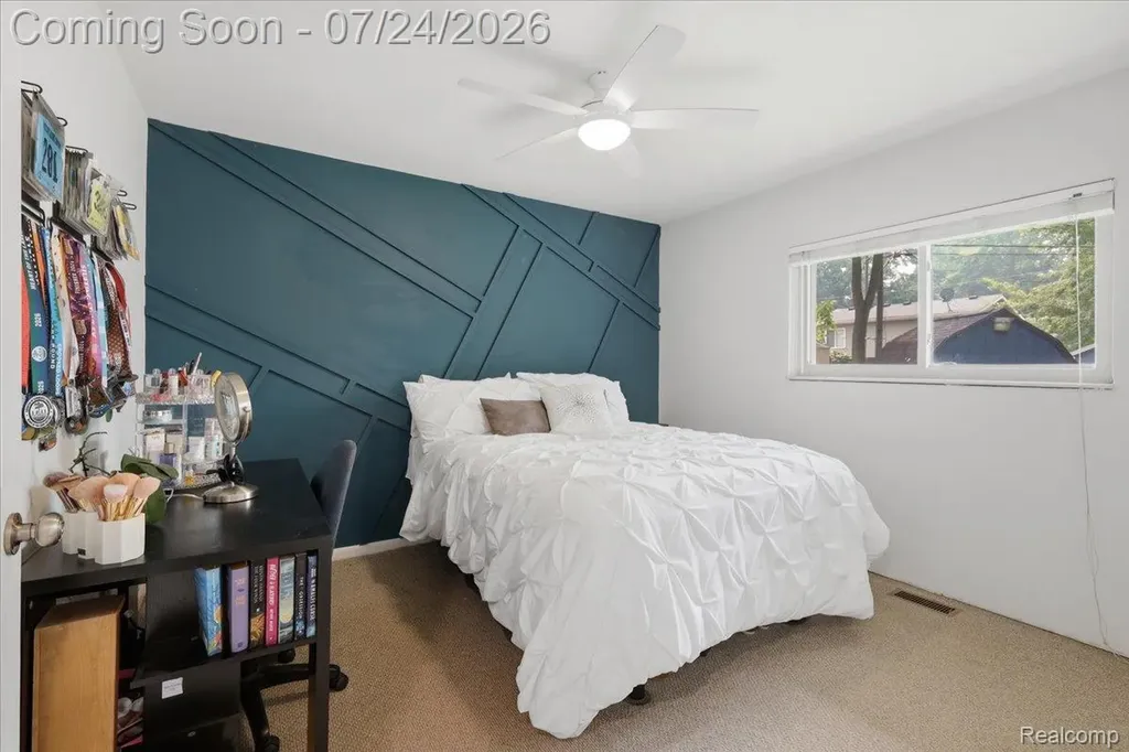1052 Robinwood Avenue Waterford Charter Township MI 48328