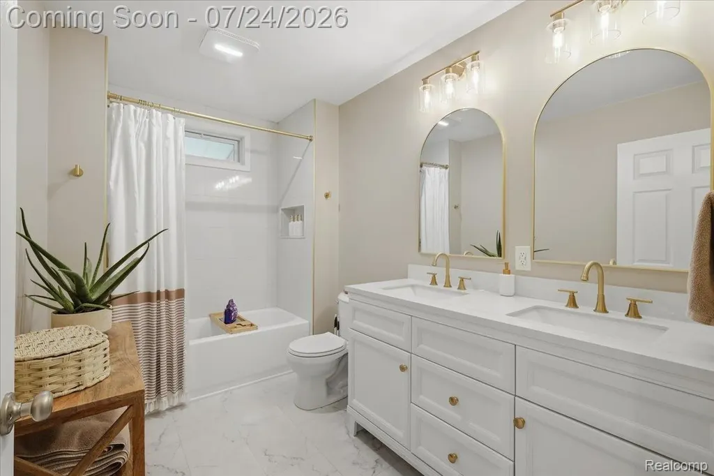 1052 Robinwood Avenue Waterford Charter Township MI 48328