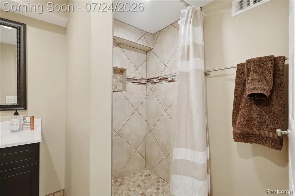 1052 Robinwood Avenue Waterford Charter Township MI 48328