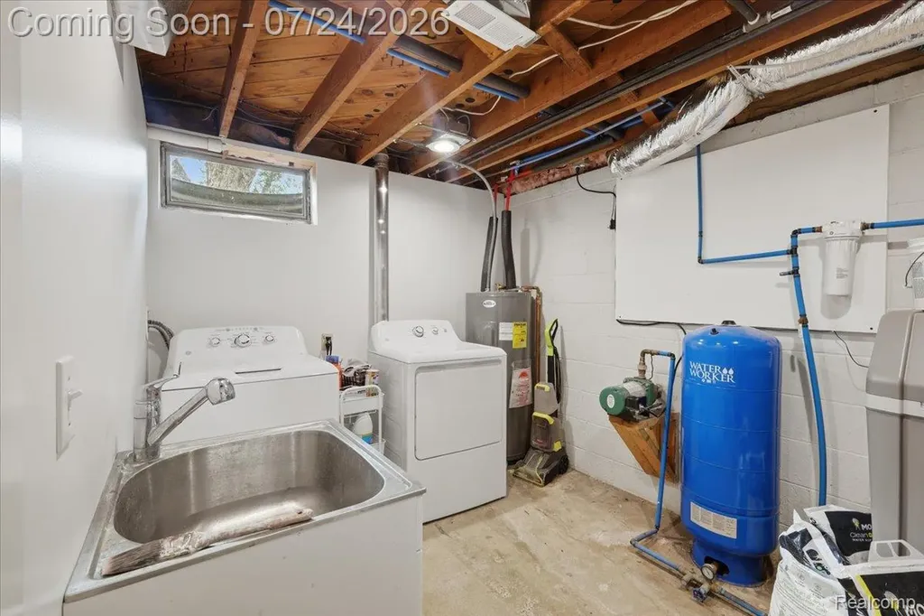1052 Robinwood Avenue Waterford Charter Township MI 48328