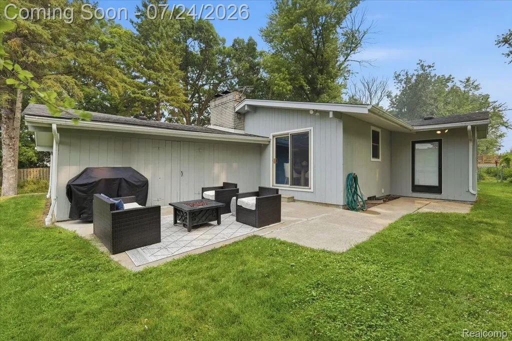 1052 Robinwood Avenue Waterford Charter Township MI 48328
