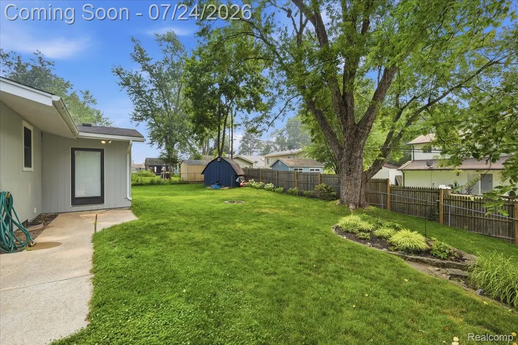1052 Robinwood Avenue Waterford Charter Township MI 48328