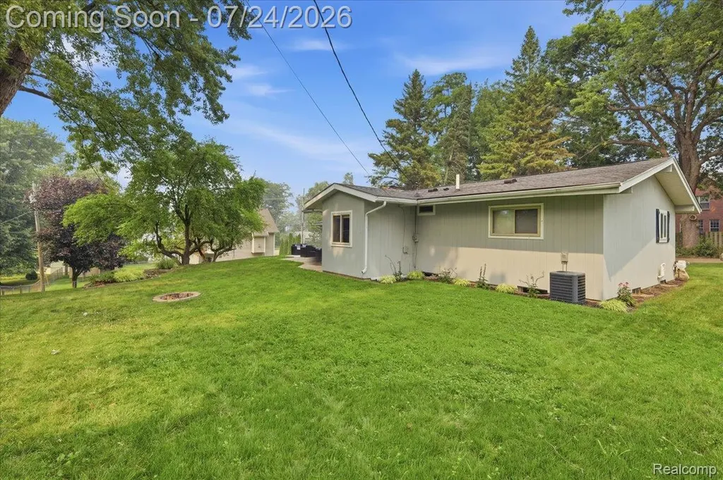1052 Robinwood Avenue Waterford Charter Township MI 48328