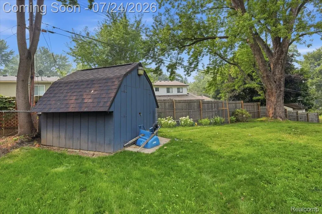 1052 Robinwood Avenue Waterford Charter Township MI 48328