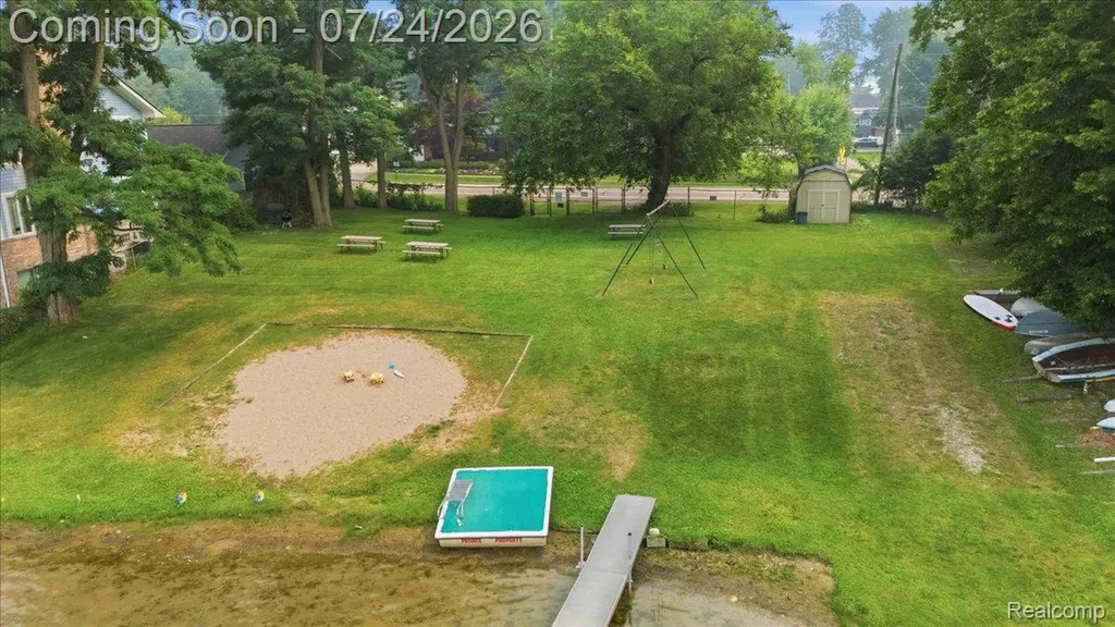 1052 Robinwood Avenue Waterford Charter Township MI 48328