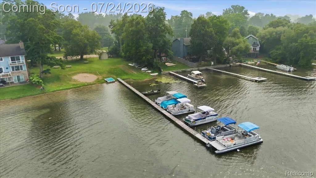 1052 Robinwood Avenue Waterford Charter Township MI 48328