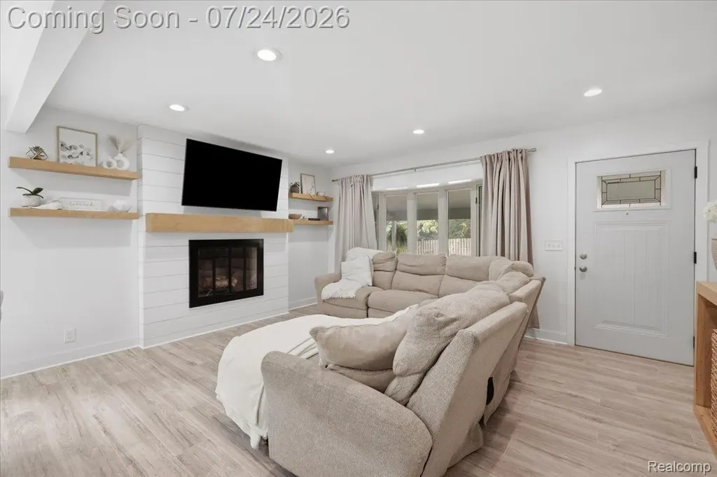 1052 Robinwood Avenue Waterford Charter Township MI 48328