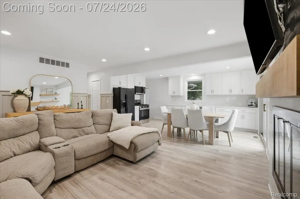 1052 Robinwood Avenue Waterford Charter Township MI 48328