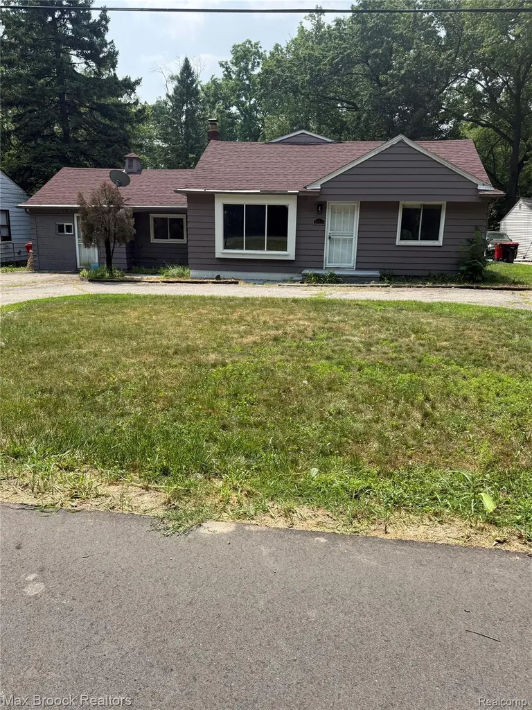 21613 Wallace Drive Southfield City MI 48075