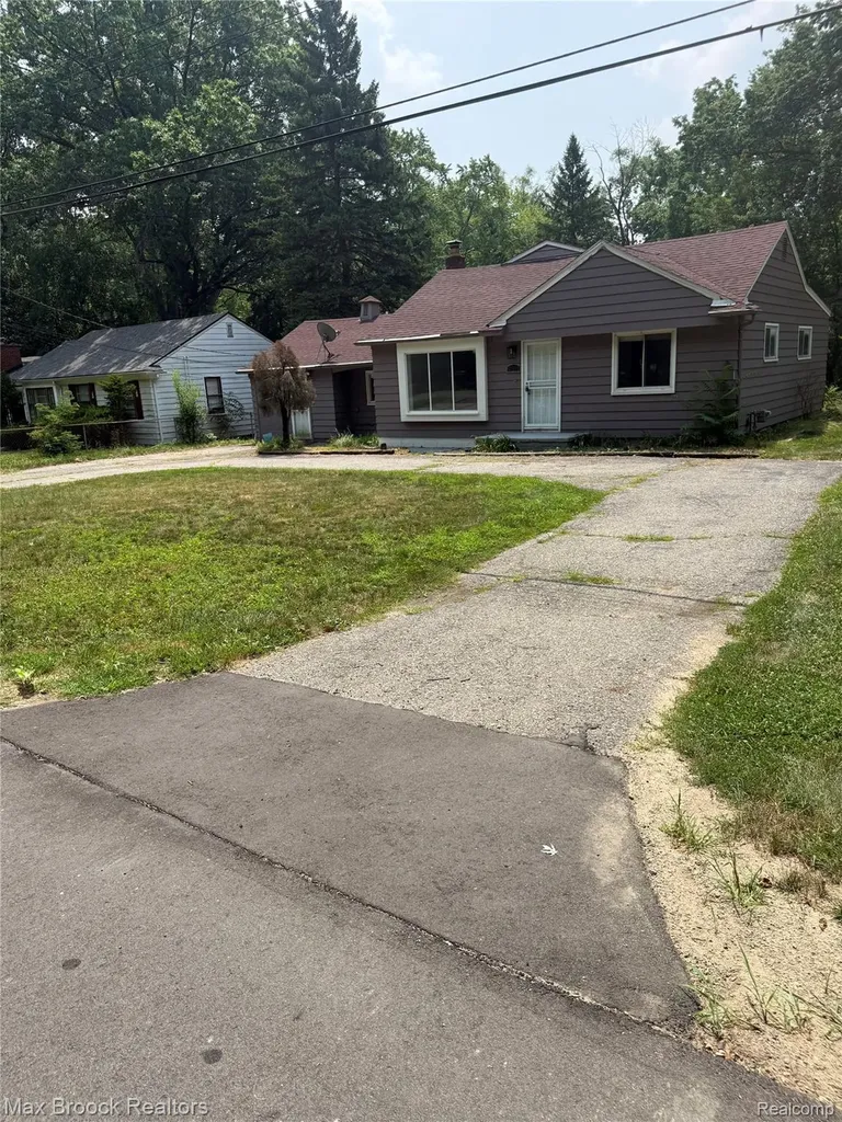 21613 Wallace Drive Southfield City MI 48075