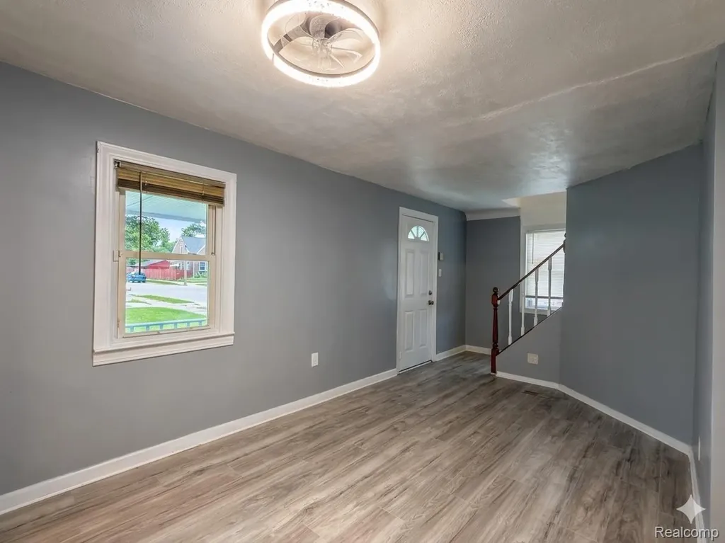 20870 Curie Avenue Warren City MI 48091