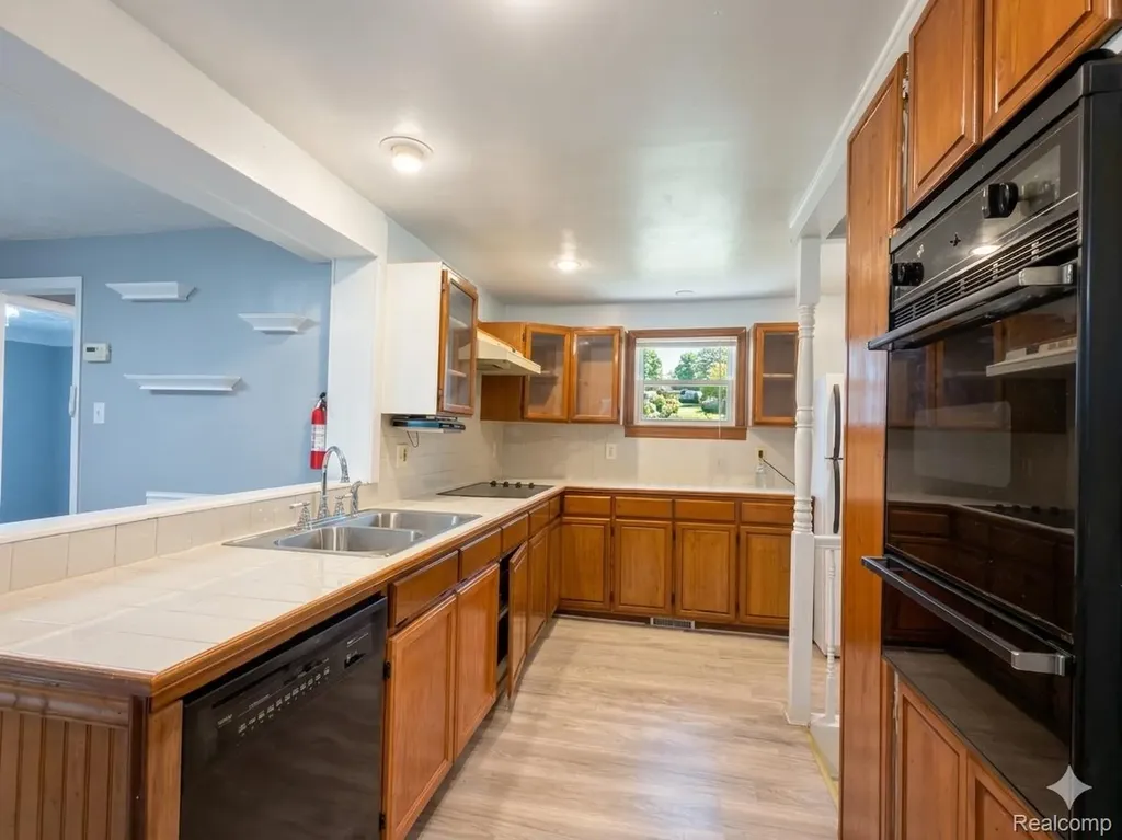 20870 Curie Avenue Warren City MI 48091
