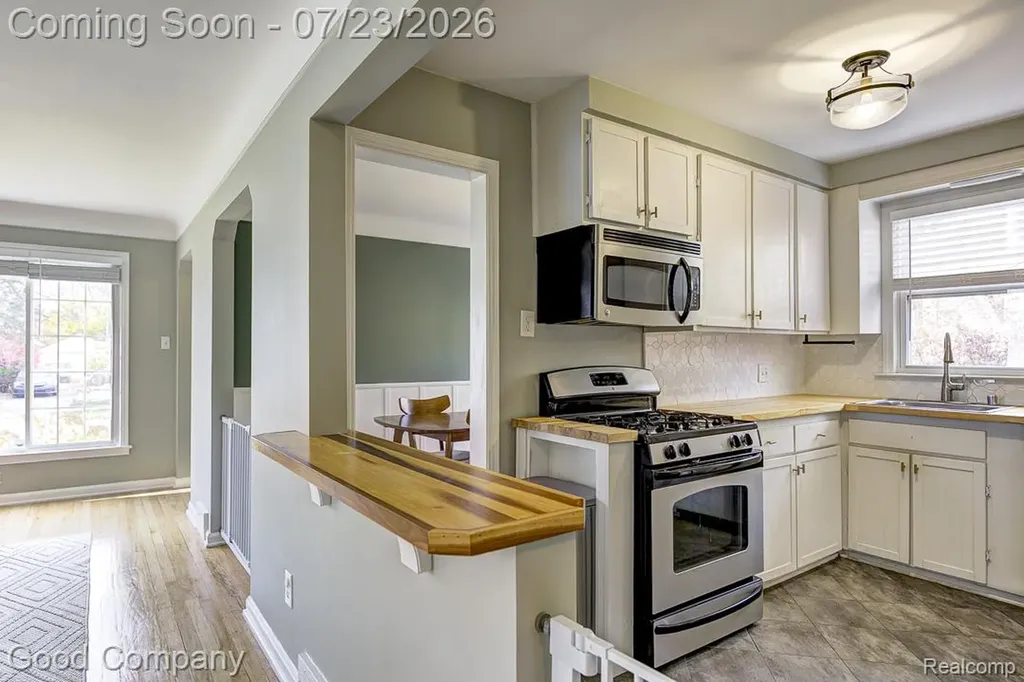 3072 Griffith Avenue Berkley City MI 48072