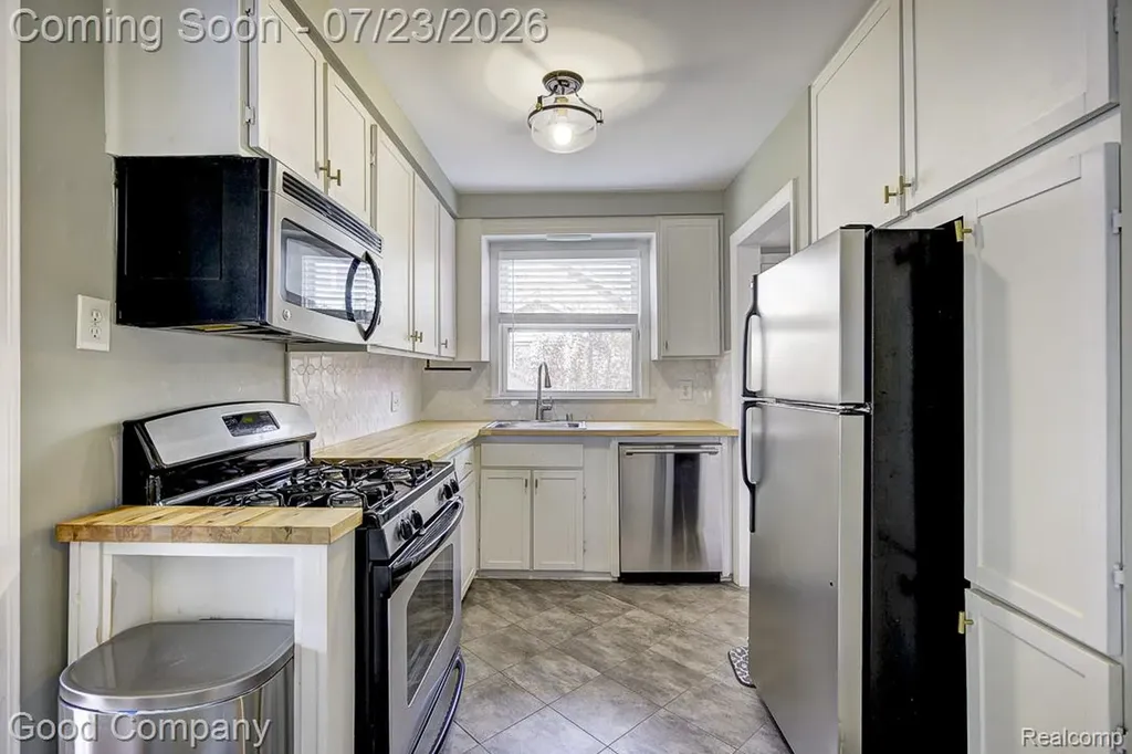 3072 Griffith Avenue Berkley City MI 48072