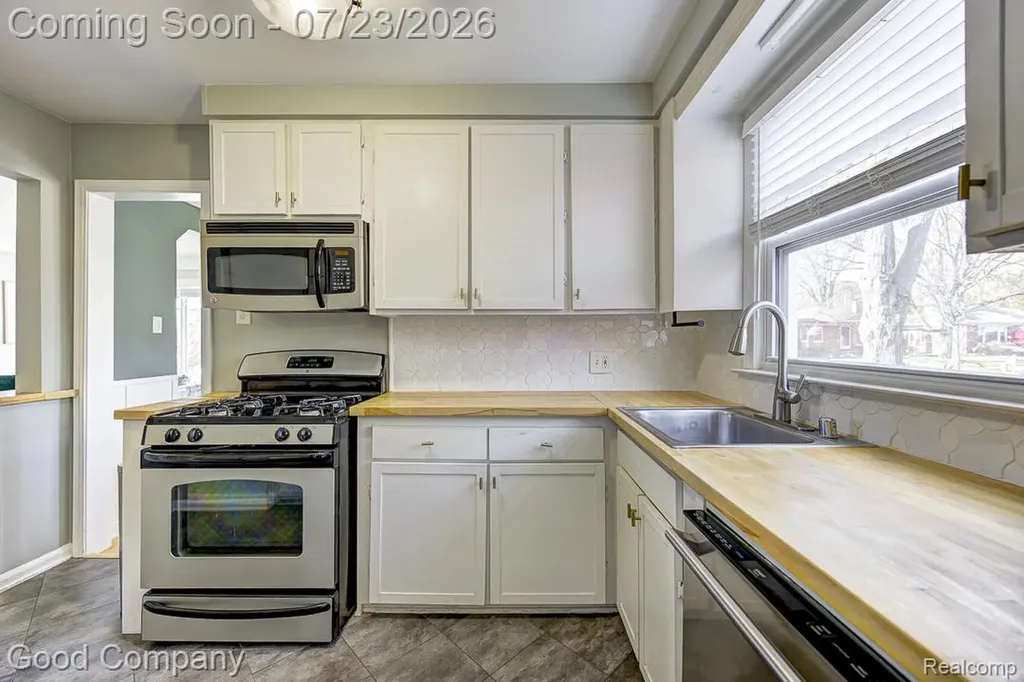 3072 Griffith Avenue Berkley City MI 48072