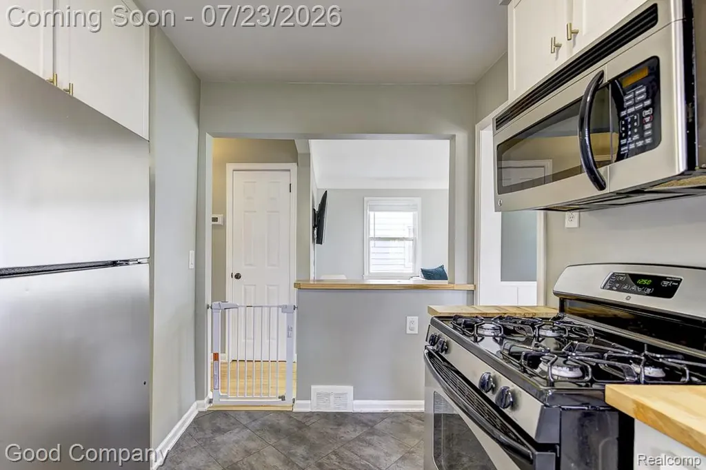 3072 Griffith Avenue Berkley City MI 48072