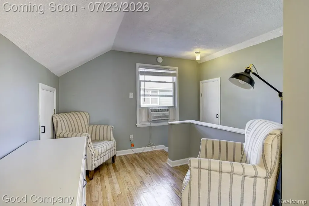 3072 Griffith Avenue Berkley City MI 48072