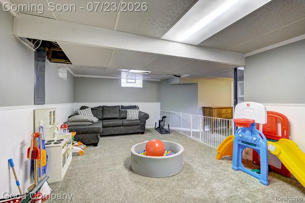 3072 Griffith Avenue Berkley City MI 48072