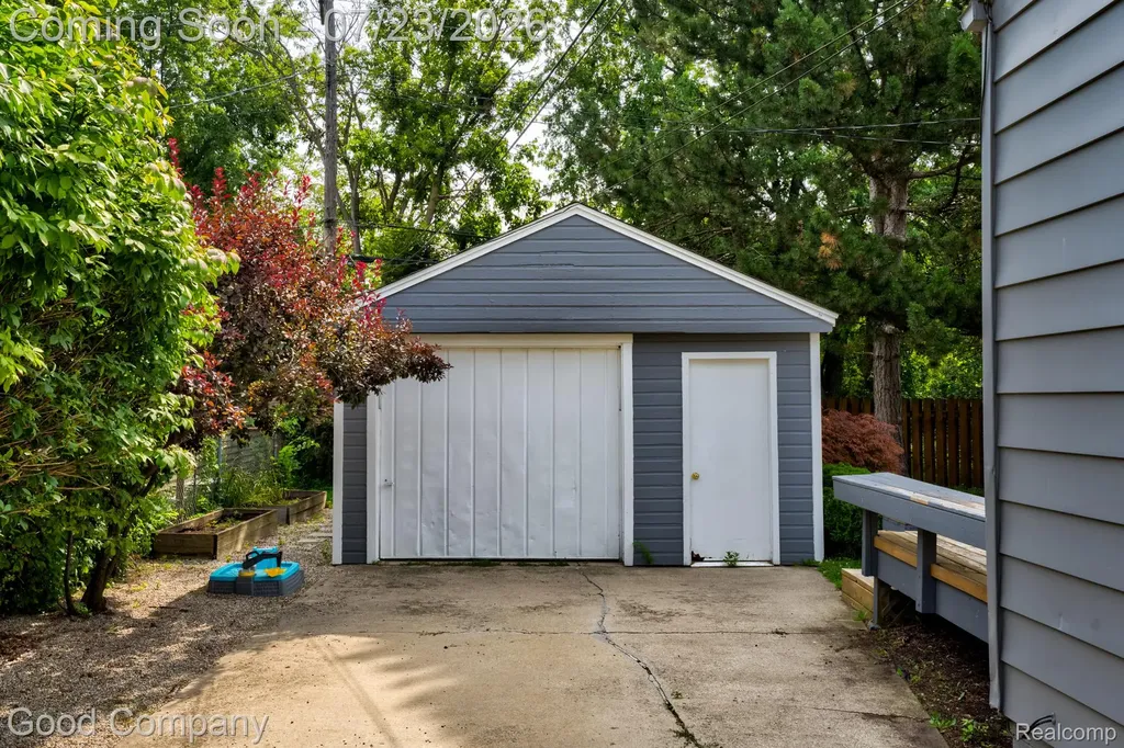 3072 Griffith Avenue Berkley City MI 48072