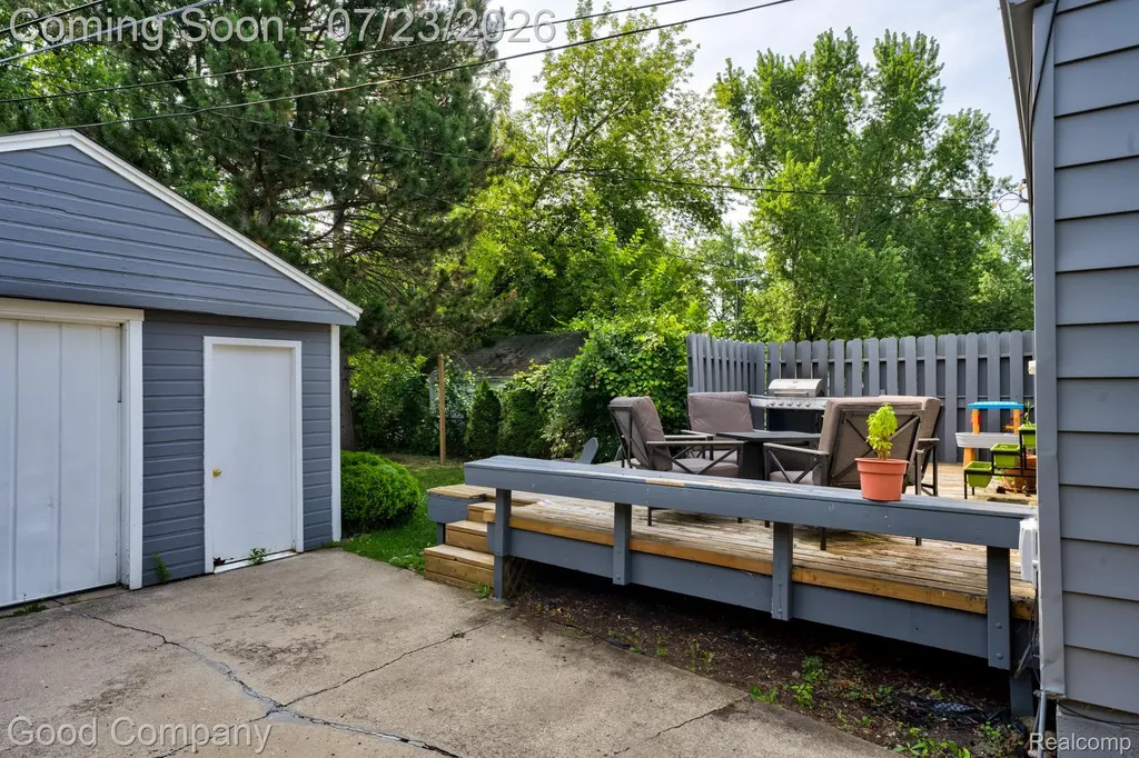 3072 Griffith Avenue Berkley City MI 48072